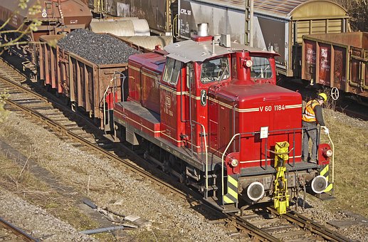 diesel-locomotive-2976585__340.jpg